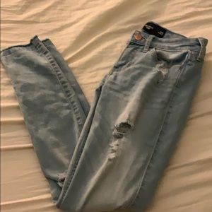 ⚡️flash sale⚡️ Hollister women’s ripped jeans